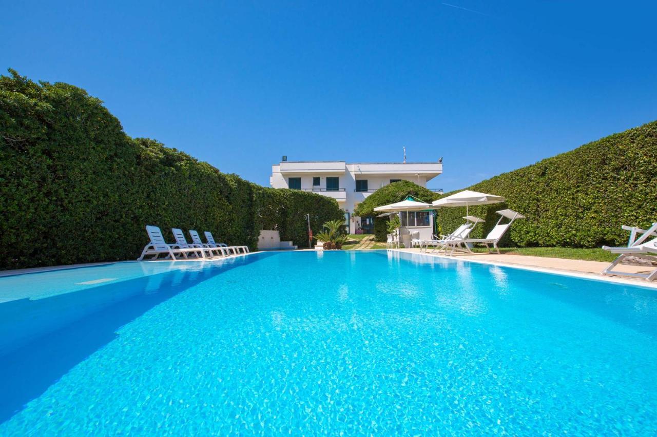 Residence Punta Cassano - In Piscina Sulla Spiaggia Di Sabbia San Foca Eksteriør billede